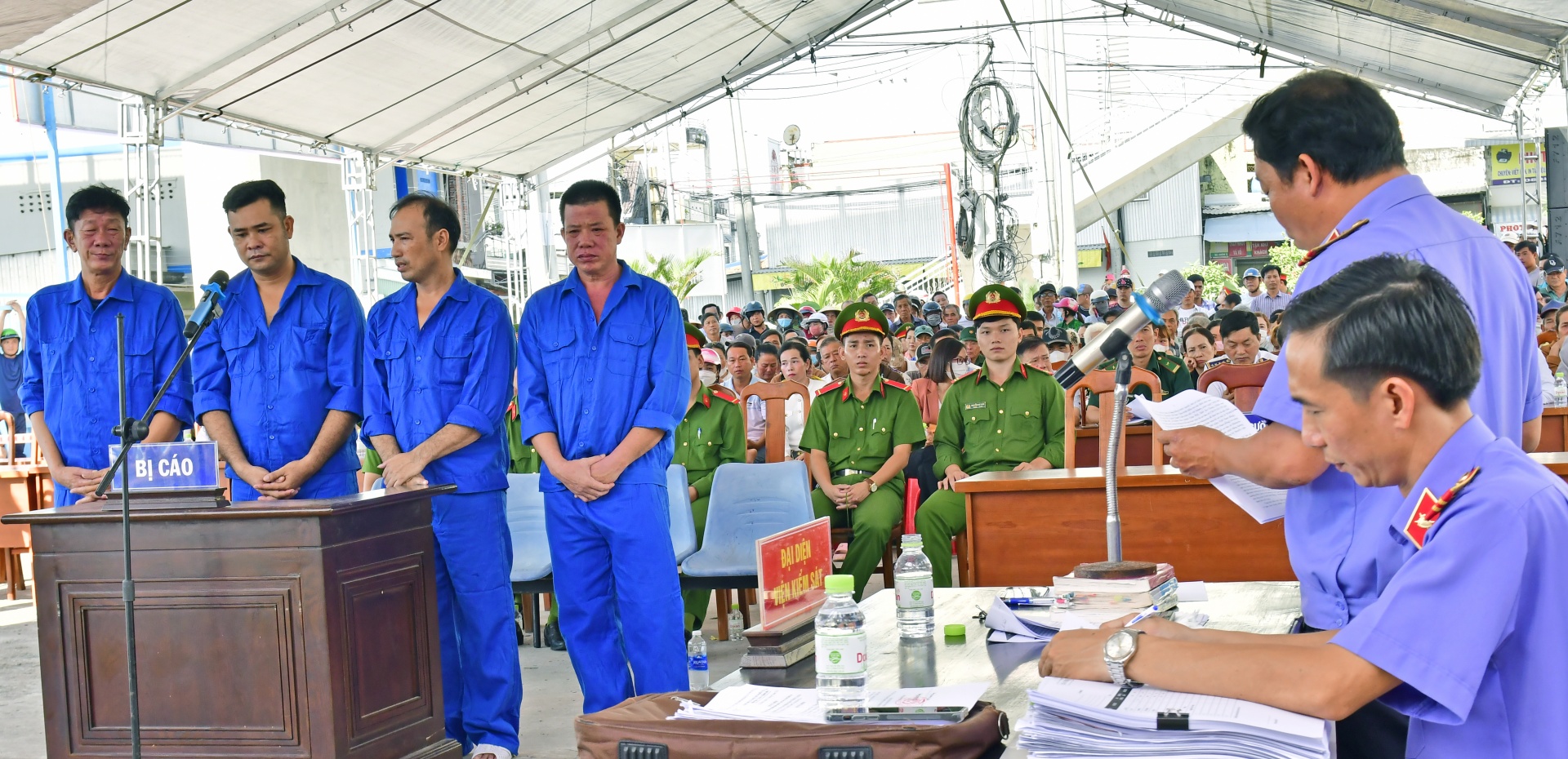 Cà Mau: Xét xử vụ án đưa người trốn ra nước ngoài đánh bắt thủy sản trái phép Cà Mau: Xét xử vụ án đưa người trốn ra nước ngoài đánh bắt thủy sản trái phép