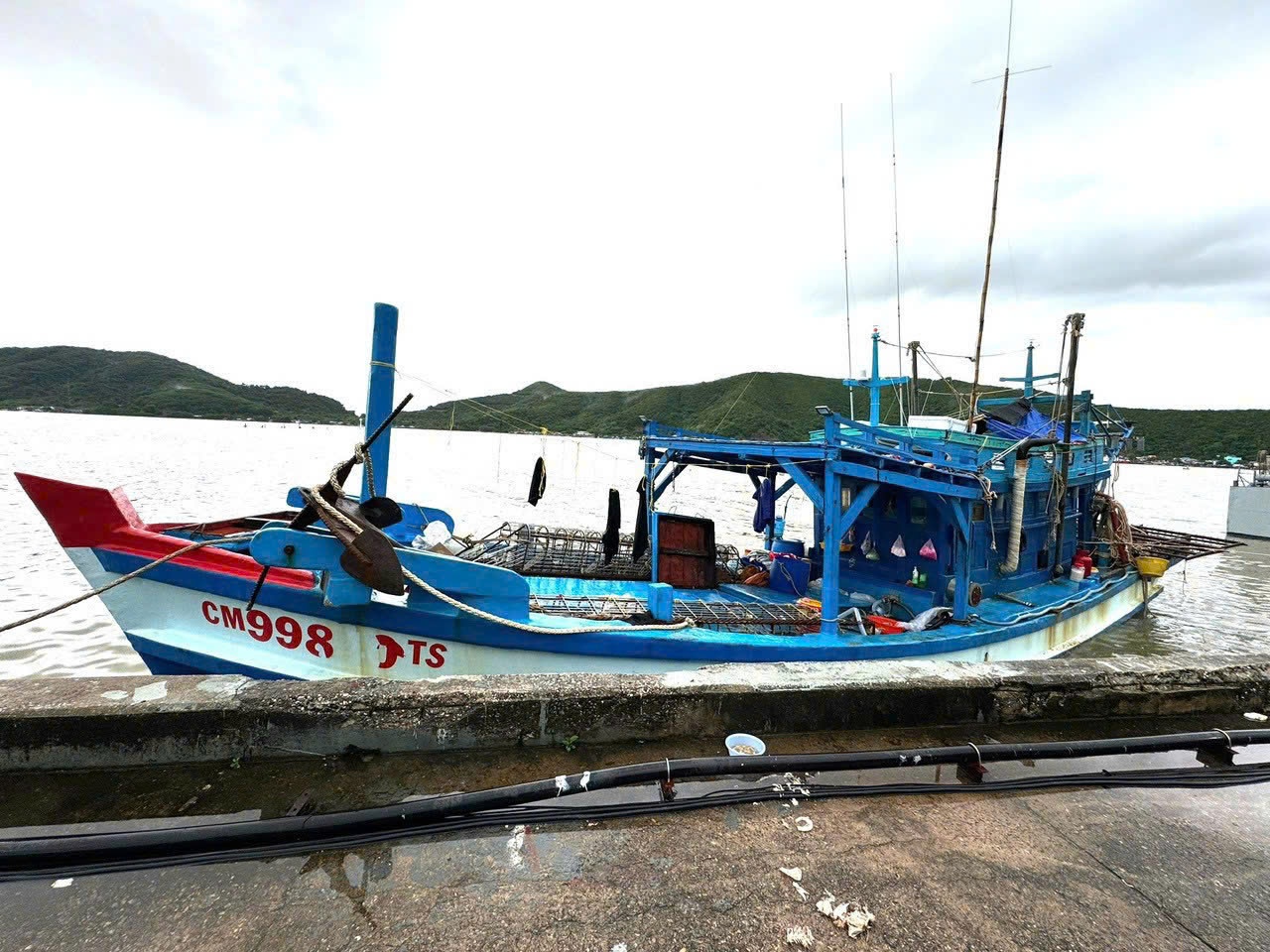 UBND tỉnh Cà Mau tặng Bằng khen cho 5 cán bộ thuộc Bộ đội Biên phòng tỉnh UBND tỉnh Cà Mau tặng Bằng khen cho 5 cán bộ thuộc Bộ đội Biên phòng tỉnh