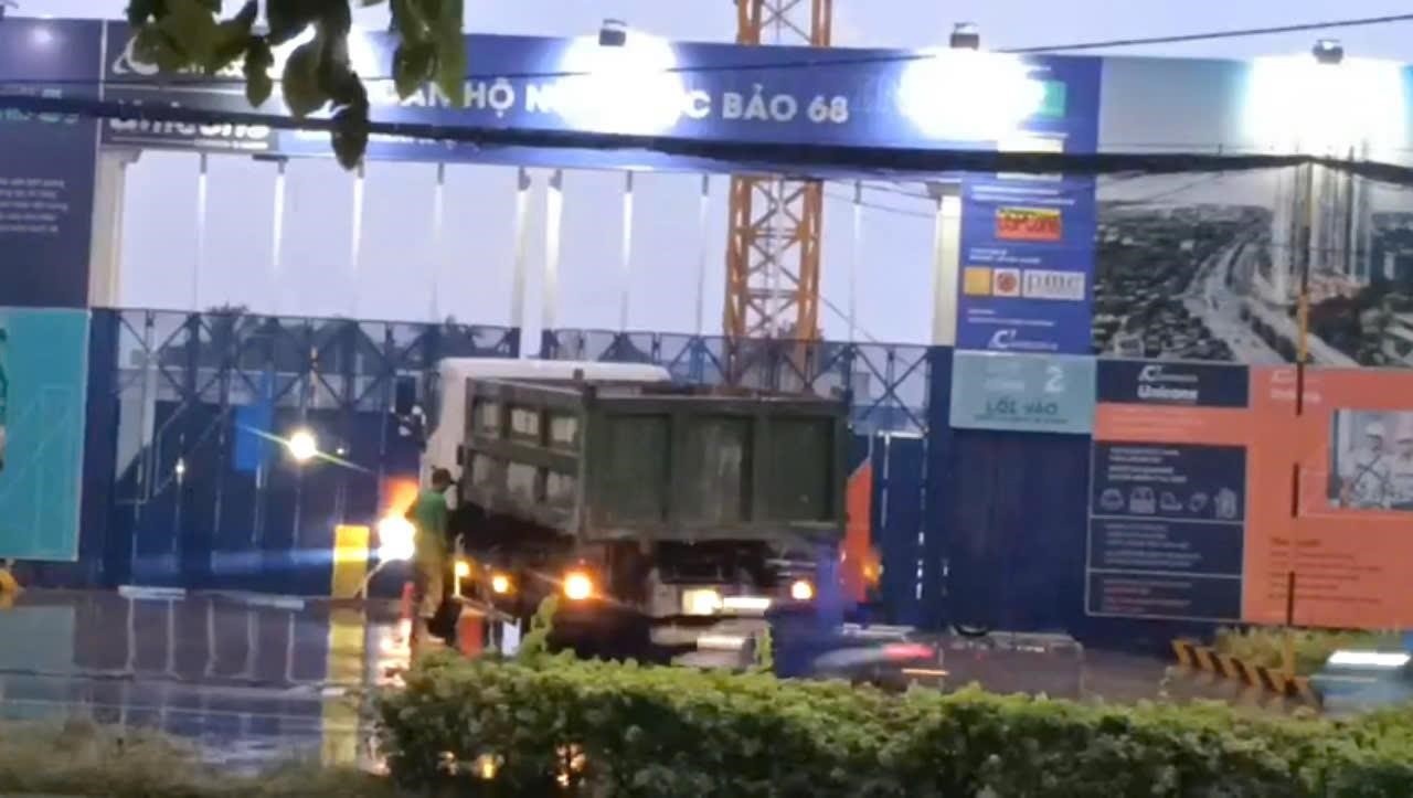 Phát hiện bãi chất thải khủng giữa trung tâm thành phố