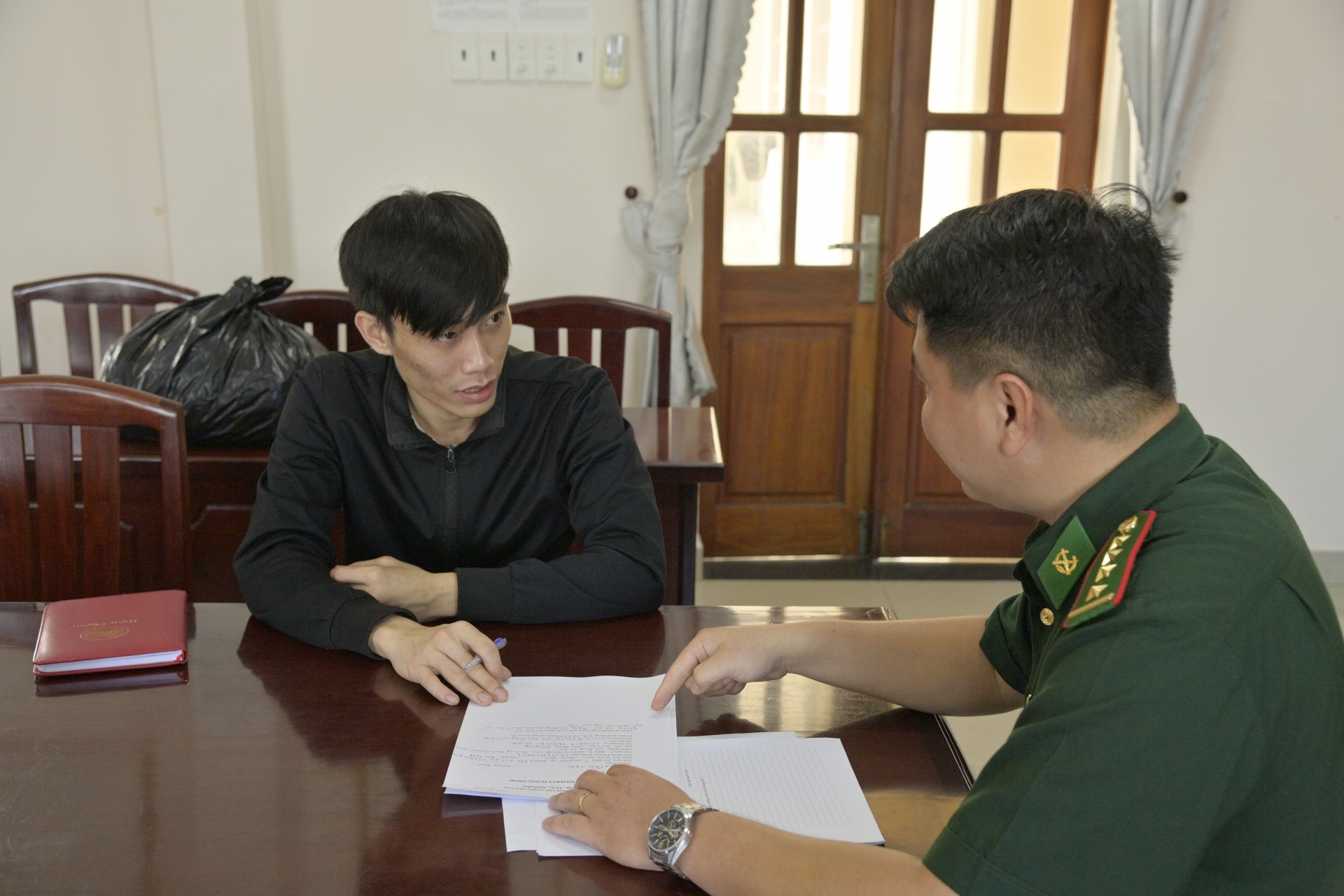 Biên phòng Kiên Giang vận động đối tượng có lệnh truy nã ra đầu thú