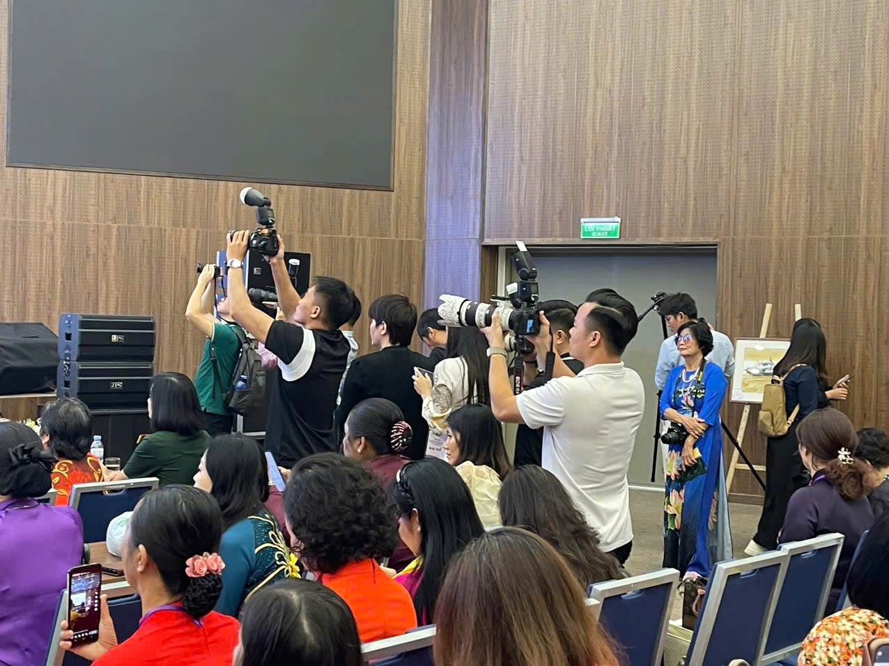 Đội ngũ nữ trí thức vì một thế giới văn minh và phát triển bền vững