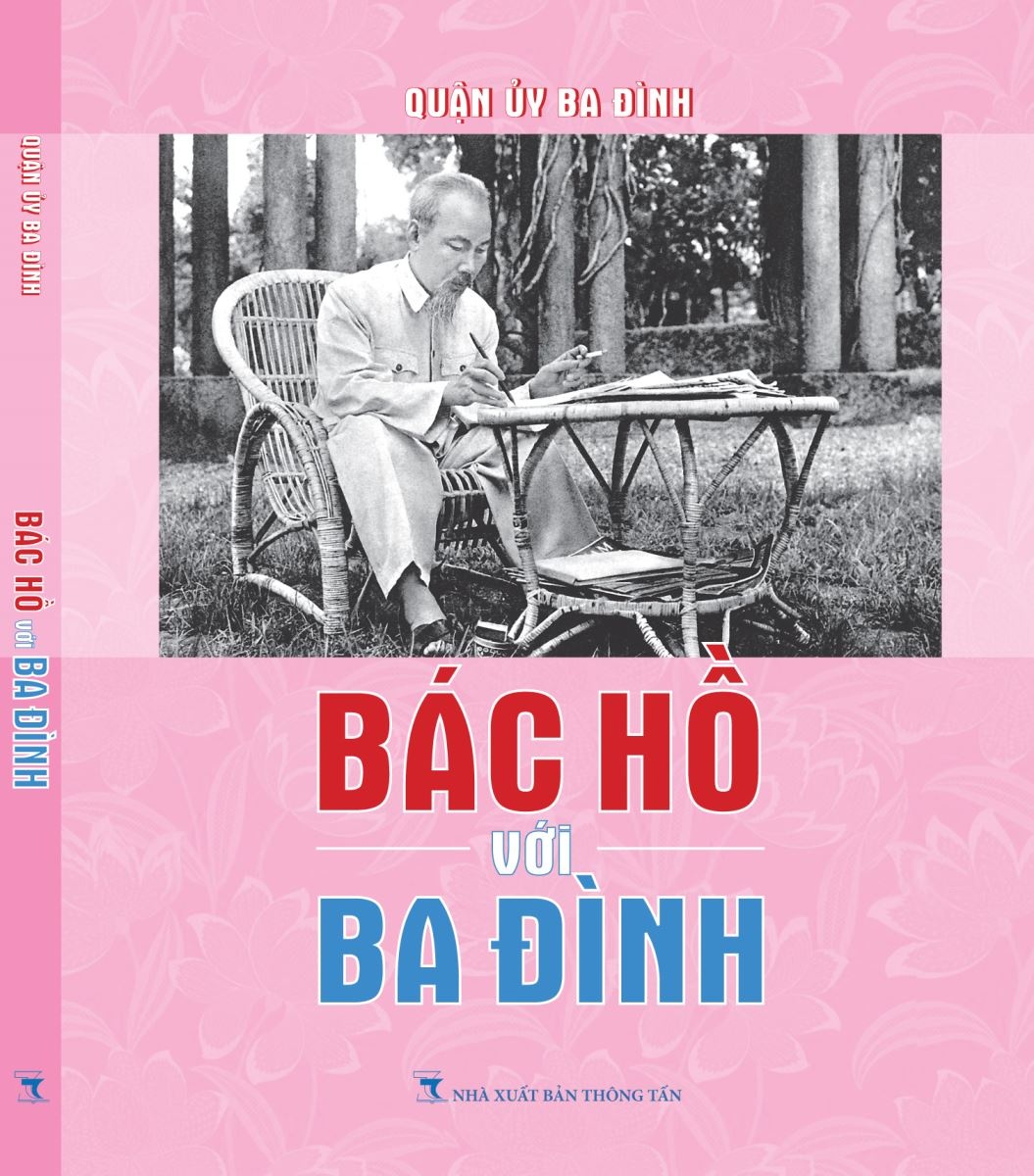 Sách ảnh Kỷ niệm 70 năm Ngày Giải phóng Thủ đô: Ra mắt hai cuốn sách ảnh 'Tổ quốc bên bờ sóng' và 'Bác Hồ với Ba Đình'