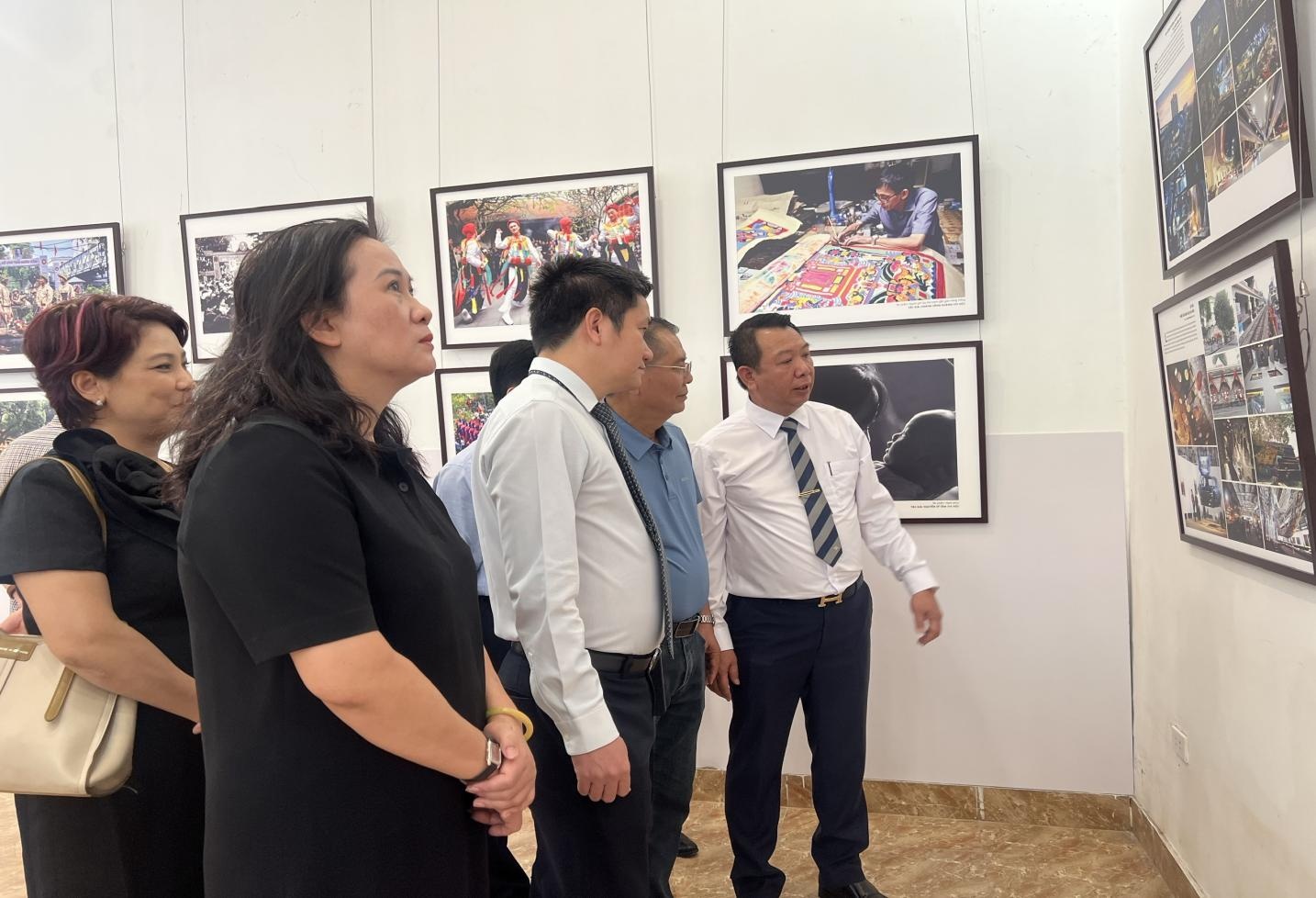 Triển lãm ảnh “Hà Nội phát triển, đổi mới, hội nhập”