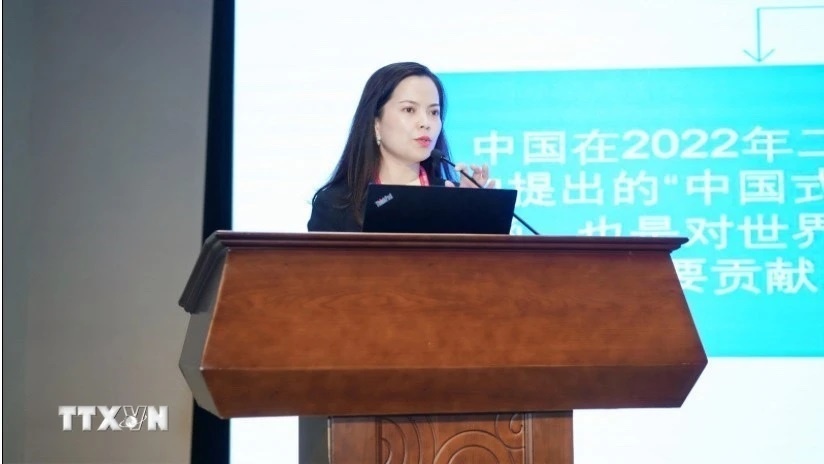 Tiến sỹ Trần Thị Thủy phát biểu tại “Diễn đàn Kết nối thế giới: Trao đổi văn hóa và học hỏi giữa các nền văn minh” do Đại học Lan Châu (Cam Túc, Trung Quốc) tổ chức