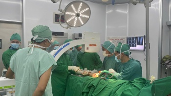 nhan ban giao ky thuat phau thuat dieu tri benh ly bam sinh co xuong khop phuc tap o tre