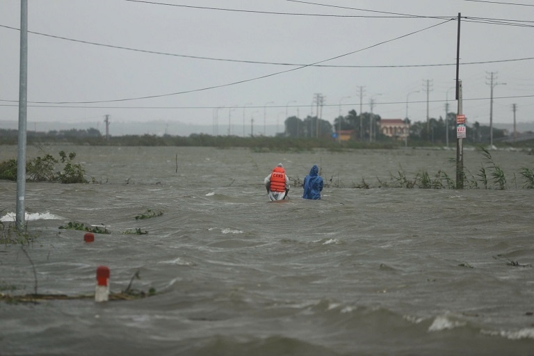 Thiệt hại sơ bộ do bão số 6 tại miền Trung Thiệt hại sơ bộ do bão số 6 tại miền Trung