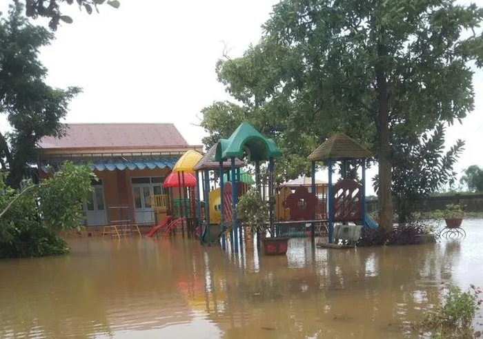 Mưa lũ do ảnh hưởng bão số 6 gây ra nhiều thiệt hại tại Quảng Bình, Quảng Trị