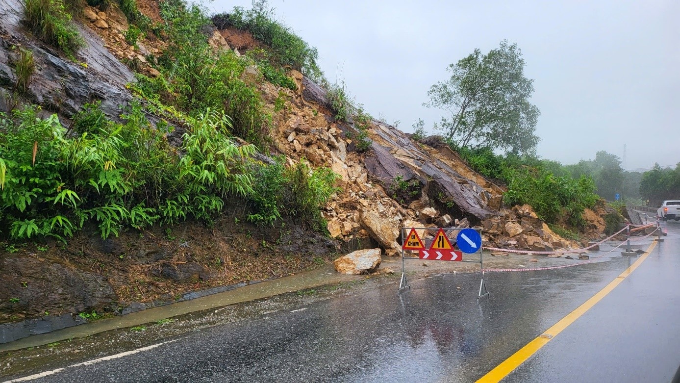 Mưa lũ do ảnh hưởng bão số 6 gây ra nhiều thiệt hại tại Quảng Bình, Quảng Trị