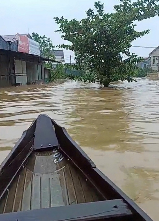 Mưa lũ do ảnh hưởng bão số 6 gây ra nhiều thiệt hại tại Quảng Bình, Quảng Trị