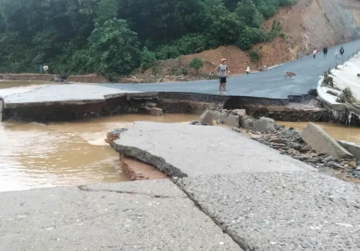 Mưa lũ do ảnh hưởng bão số 6 gây ra nhiều thiệt hại tại Quảng Bình, Quảng Trị