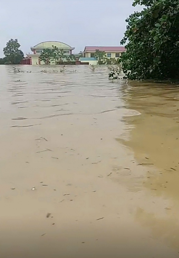 Mưa lũ do ảnh hưởng bão số 6 gây ra nhiều thiệt hại tại Quảng Bình, Quảng Trị