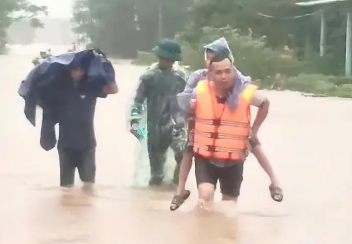 Mưa lũ do ảnh hưởng bão số 6 gây ra nhiều thiệt hại tại Quảng Bình, Quảng Trị