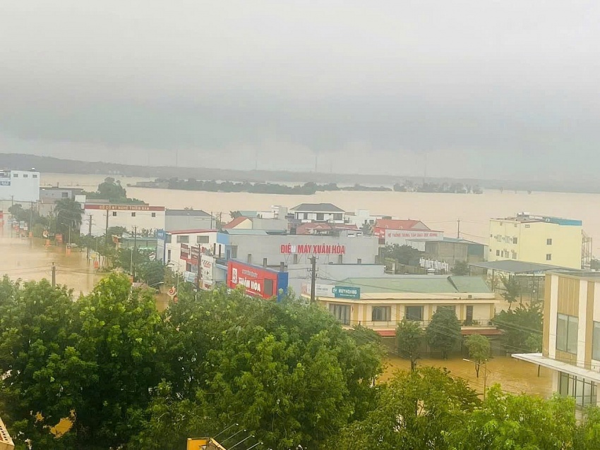 Mưa lũ do ảnh hưởng bão số 6 gây ra nhiều thiệt hại tại Quảng Bình, Quảng Trị