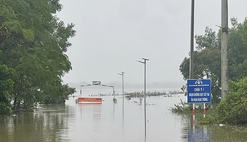 Mưa lũ do ảnh hưởng bão số 6 gây ra nhiều thiệt hại tại Quảng Bình, Quảng Trị