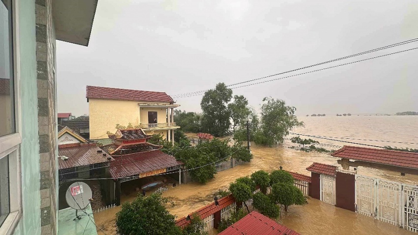 Mưa lũ do ảnh hưởng bão số 6 gây ra nhiều thiệt hại tại Quảng Bình, Quảng Trị