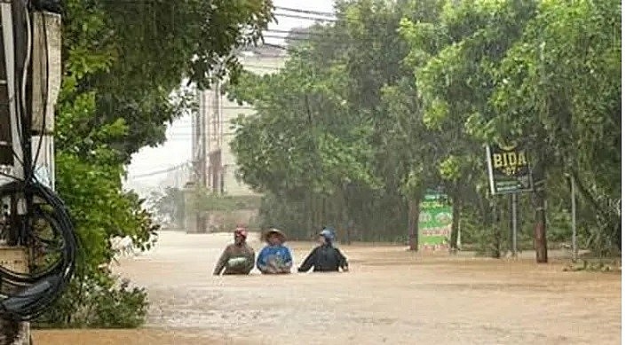 Mưa lũ do ảnh hưởng bão số 6 gây ra nhiều thiệt hại tại Quảng Bình, Quảng Trị