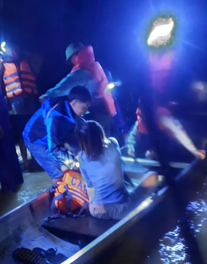 Mưa lũ do ảnh hưởng bão số 6 gây ra nhiều thiệt hại tại Quảng Bình, Quảng Trị