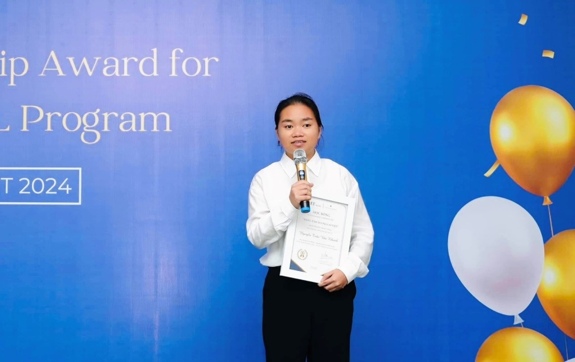 Hotel Academy Việt Nam khai giảng lớp quản trị khách sạn và trao học bổng toàn phần Vet by Ehl