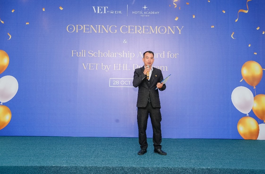 Hotel Academy Việt Nam khai giảng lớp quản trị khách sạn và trao học bổng toàn phần Vet by Ehl