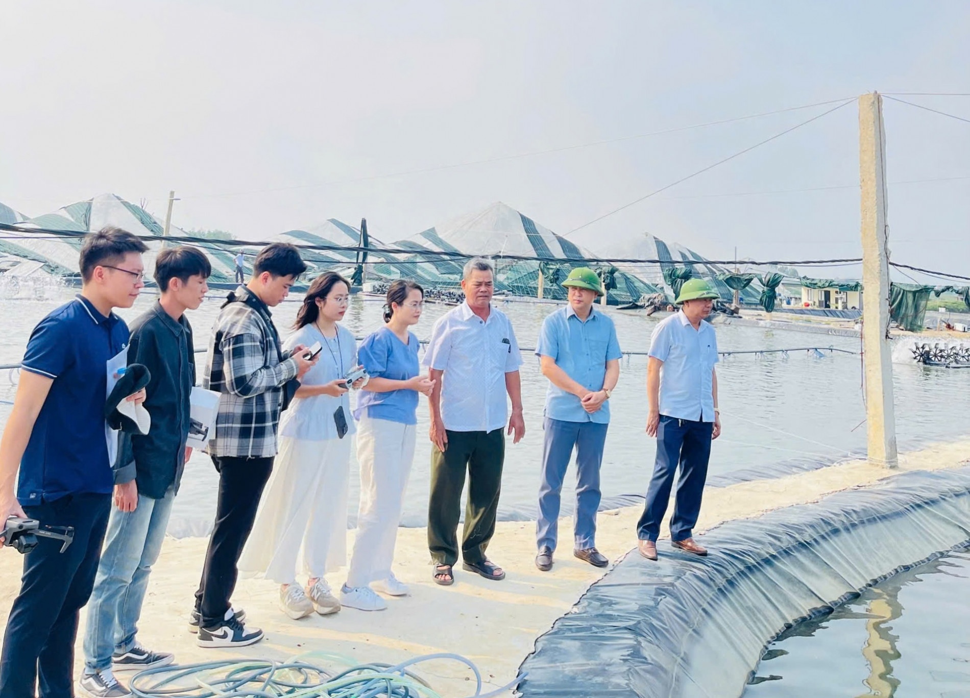 Giảng viên, sinh viên Bách khoa Hà Nội khảo sát, thu thập dữ liệu tại tỉnh Thanh Hoá