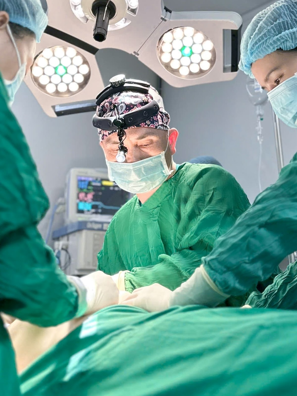 Công nghệ và tay nghề vàng: Bí quyết thành công của Thạc sĩ, Bác sĩ Ma Doãn Dương Công nghệ và tay nghề vàng: Bí quyết thành công của Thạc sĩ, Bác sĩ Ma Doãn Dương