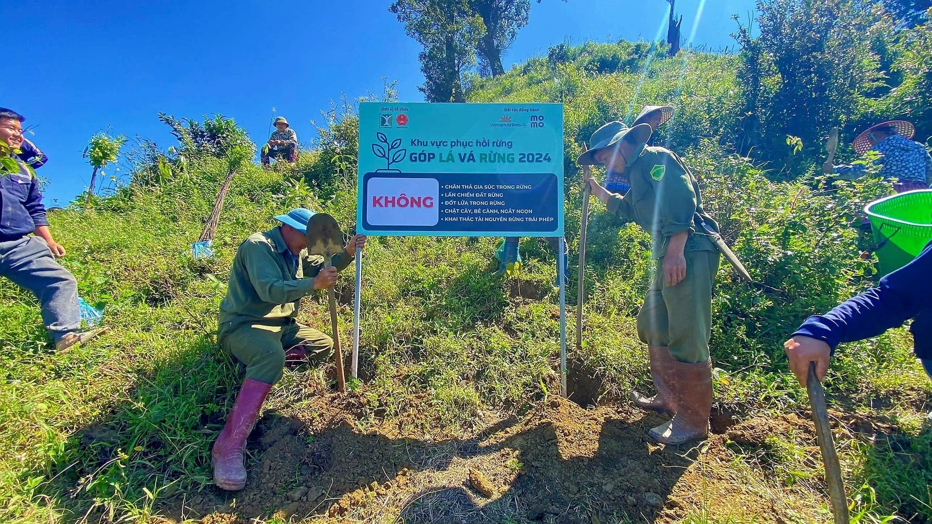 Dự án Góp lá vá rừng năm 2024 do Trung tâm Con người và Thiên nhiên khởi xướng. Dự án Góp lá vá rừng năm 2024 do Trung tâm Con người và Thiên nhiên khởi xướng.
