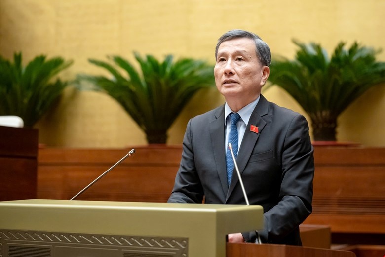  Chủ nhiệm Ủy ban KHCN&MT của Quốc hội Lê Quang Huy trình bày Báo cáo thẩm tra dự án Luật Hóa chất (sửa đổi)