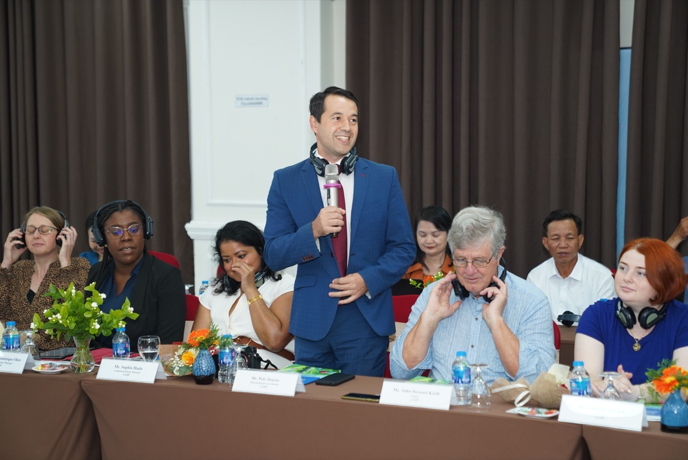 Tiến sĩ Petr Sharov, Điều phối viên khu vực của GAHP, phát biểu chào mừng tại hội thảo về Quản lý dịch hại tổng hợp tại Hà Nội.