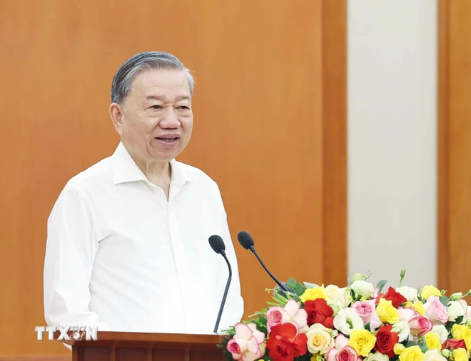 tong bi thu to lam lam viec voi tieu ban van kien va tieu ban dieu le dang
