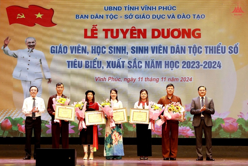Vĩnh Phúc: Tuyên dương, khen thưởng giáo viên, học sinh, sinh viên dân tộc thiểu số tiêu biểu, xuất sắc năm 2024 Vĩnh Phúc: Tuyên dương, khen thưởng giáo viên, học sinh, sinh viên dân tộc thiểu số tiêu biểu, xuất sắc năm 2024
