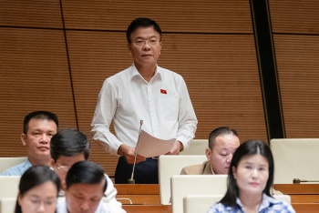 pho thu tuong le thanh long lam ro mot so van de quan trong trong linh vuc y te