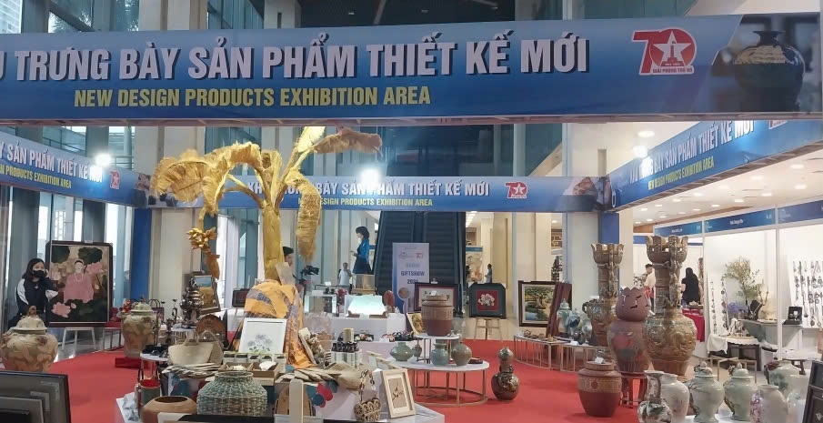 Hội chợ quốc tế hàng TCMN cũng là nơi các nghệ nhân giao lưu, giới thiệu sản phẩm mới