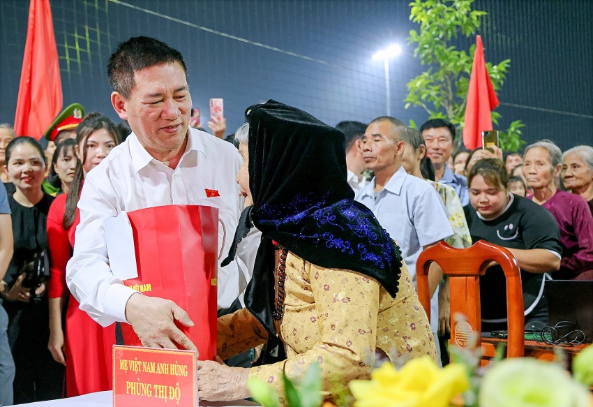 Phó Thủ tướng Chính phủ Hồ Đức Phớc dự Ngày hội Đại đoàn kết toàn dân tộc tại thôn Chiến Thắng (Vĩnh Phúc))