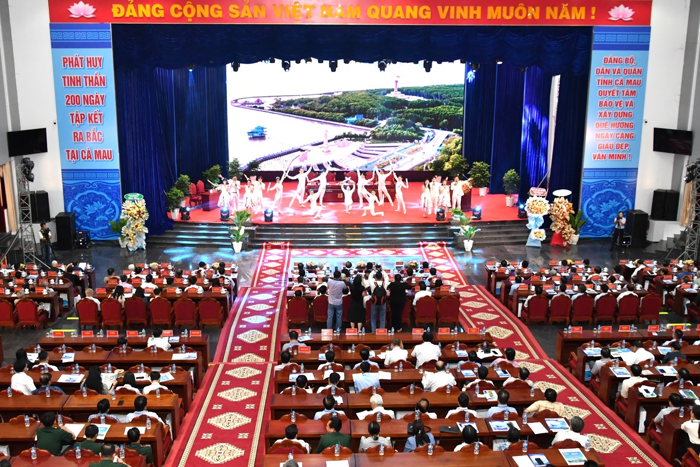 Hội thảo khoa học “200 ngày tập kết ra Bắc tại Cà Mau-tầm nhìn chiến lược và giá trị lịch sử” Hội thảo khoa học “200 ngày tập kết ra Bắc tại Cà Mau-tầm nhìn chiến lược và giá trị lịch sử”