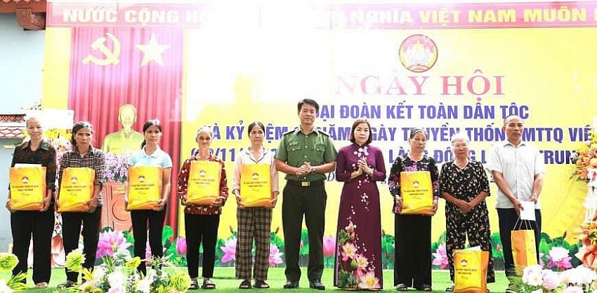 Tưng bừng Ngày hội Đại đoàn kết toàn dân tộc tại làng Đông Lỗ, xã Trung Nguyên