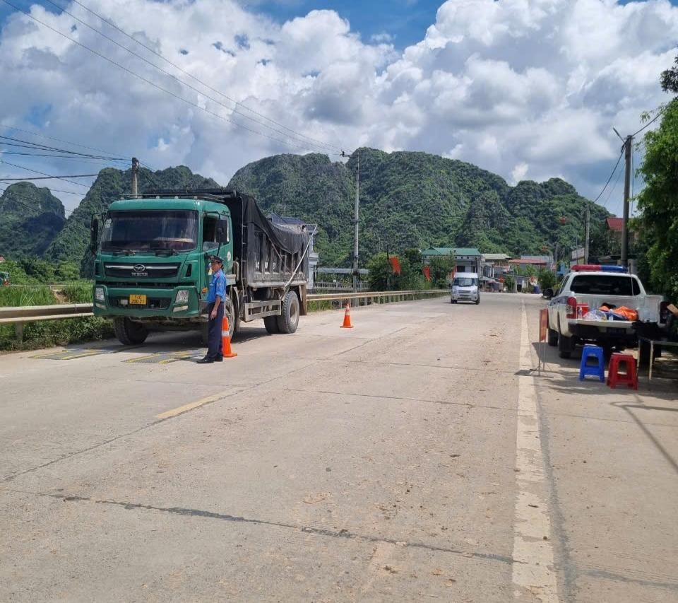 Thanh tra Sở Giao thông Vận tải Hòa Bình tăng cường công tác thanh tra, kiểm tra đảm bảo trật tự an toàn giao thông trong dịp cuối năm Thanh tra Sở Giao thông Vận tải Hòa Bình tăng cường công tác thanh tra, kiểm tra đảm bảo trật tự an toàn giao thông trong dịp cuối năm