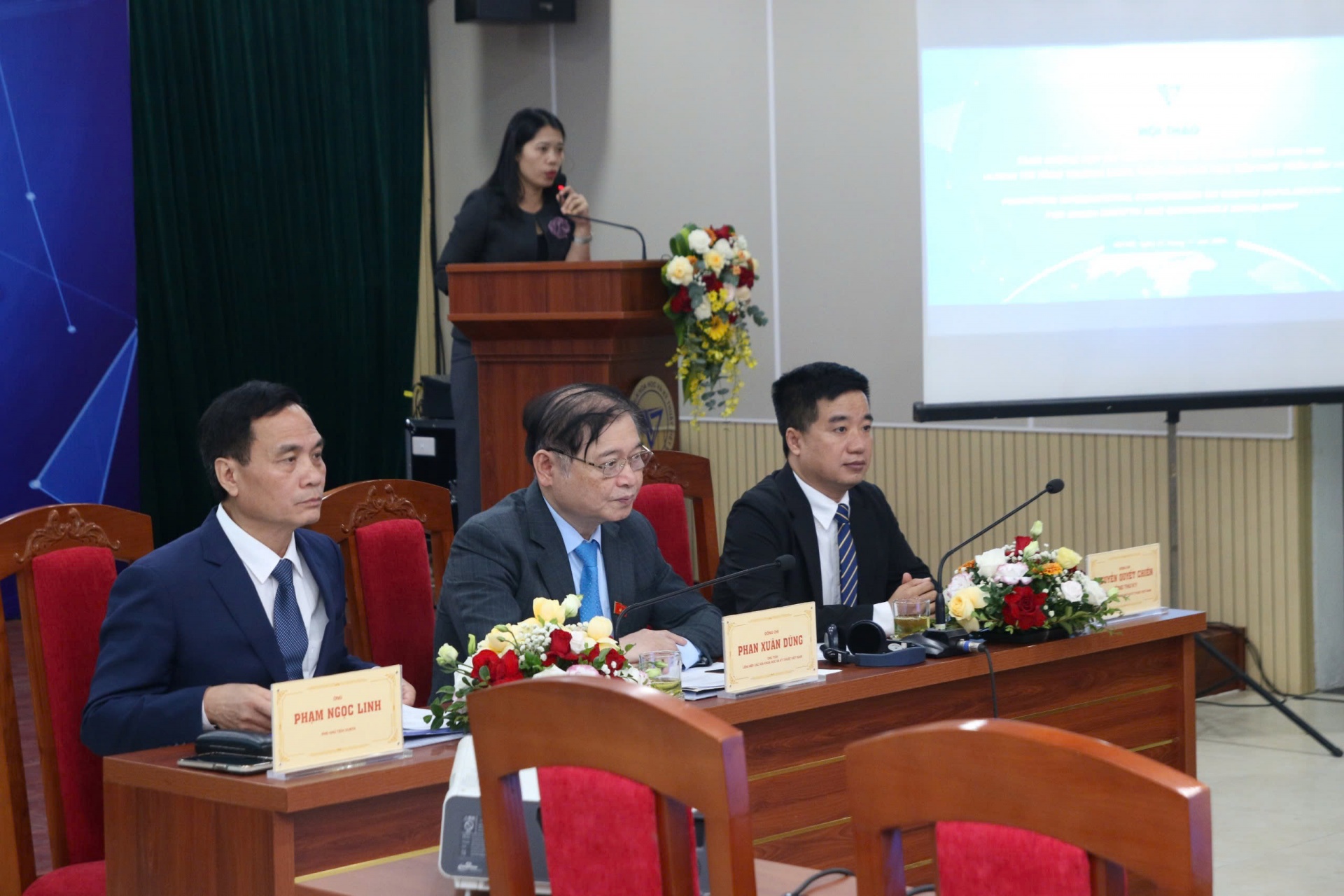 Đoàn chủ tịch Hội thảo Đoàn chủ tịch Hội thảo