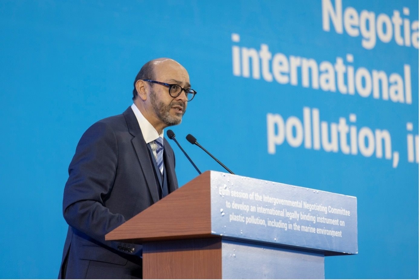 Ông Luis Vayas Valdivieso Chủ tịch Ủy ban đàm phán phát biểu tại hội nghị