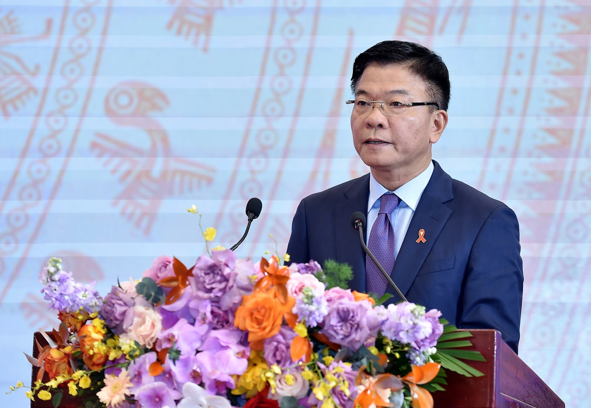 Phó Thủ tướng Lê Thành Long phát biểu tại Lễ mít tinh hưởng ứng Ngày Thế giới Phòng, chống AIDS 1/12 - Ảnh: VGP Phó Thủ tướng Lê Thành Long phát biểu tại Lễ mít tinh hưởng ứng Ngày Thế giới Phòng, chống AIDS 1/12 - Ảnh: VGP