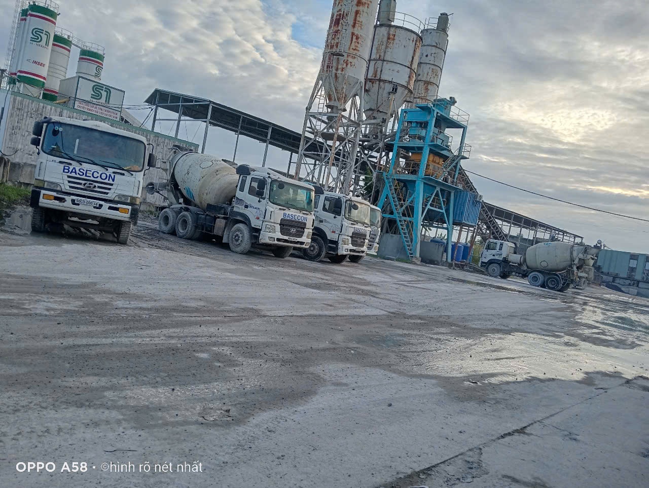 Phương tiện vận chuyển xe bồn của công ty BASECON