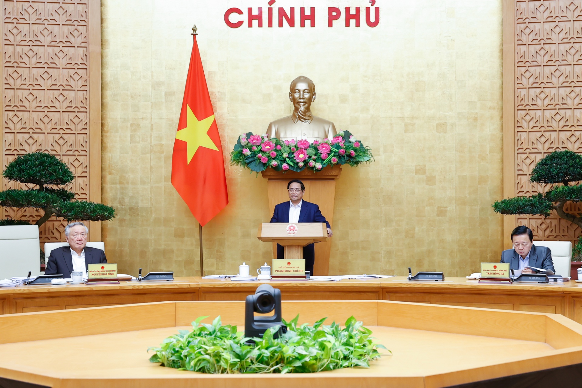  Thủ tướng đề nghị cần thay đổi tư duy làm luật theo hướng: Vừa quản lý được, vừa thông thoáng, khơi thông và huy động mọi nguồn lực để phát triển đất nước - Ảnh: VGP