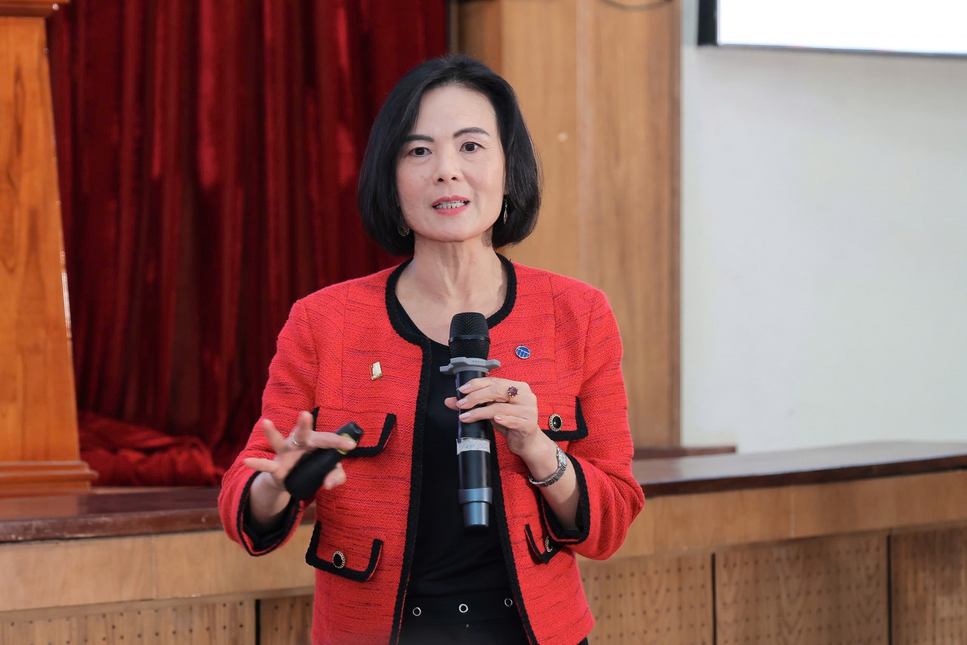 GS Nguyễn Thục Quyên chia sẻ tại Hội thảo