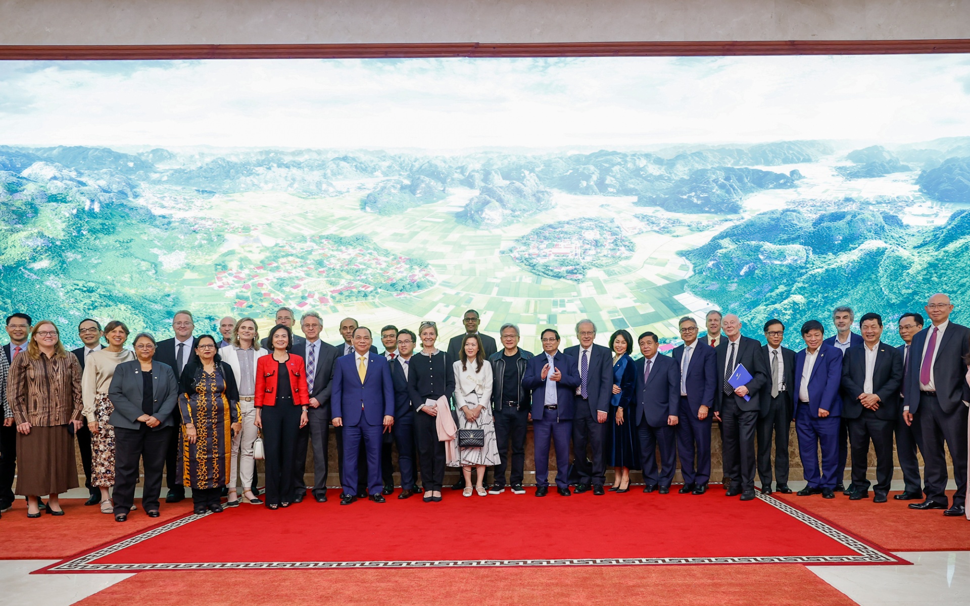   Thủ tướng đề nghị các nhà khoa học, chuyên gia quốc tế tiếp tục hỗ trợ, đồng hành với Việt Nam trên con đường phát triển khoa học công nghệ, giáo dục đào tạo, đổi mới sáng tạo... - Ảnh: VGP