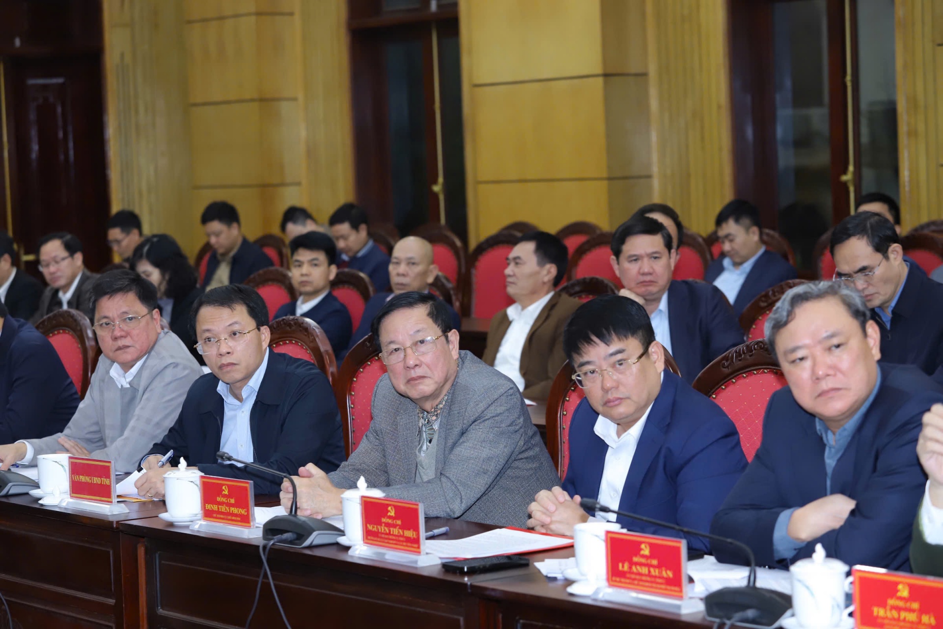 Các đại biểu tại hội nghị đóng góp ý kiến vào dự thảo 