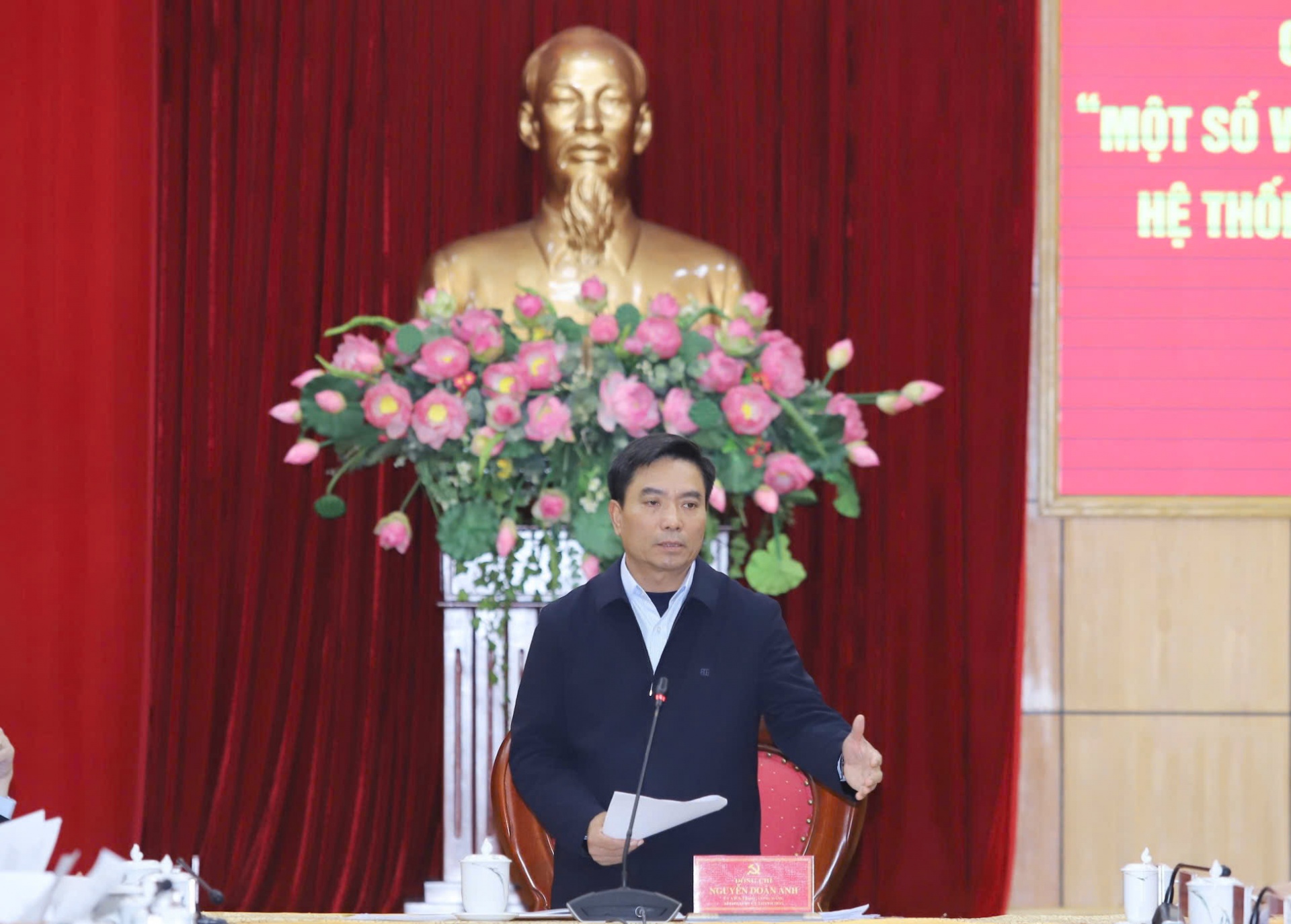 Đồng chí Nguyễn Doãn Anh, Ủy viên Trung ương Đảng, Bí thư Tỉnh ủy chủ trì hội nghị 