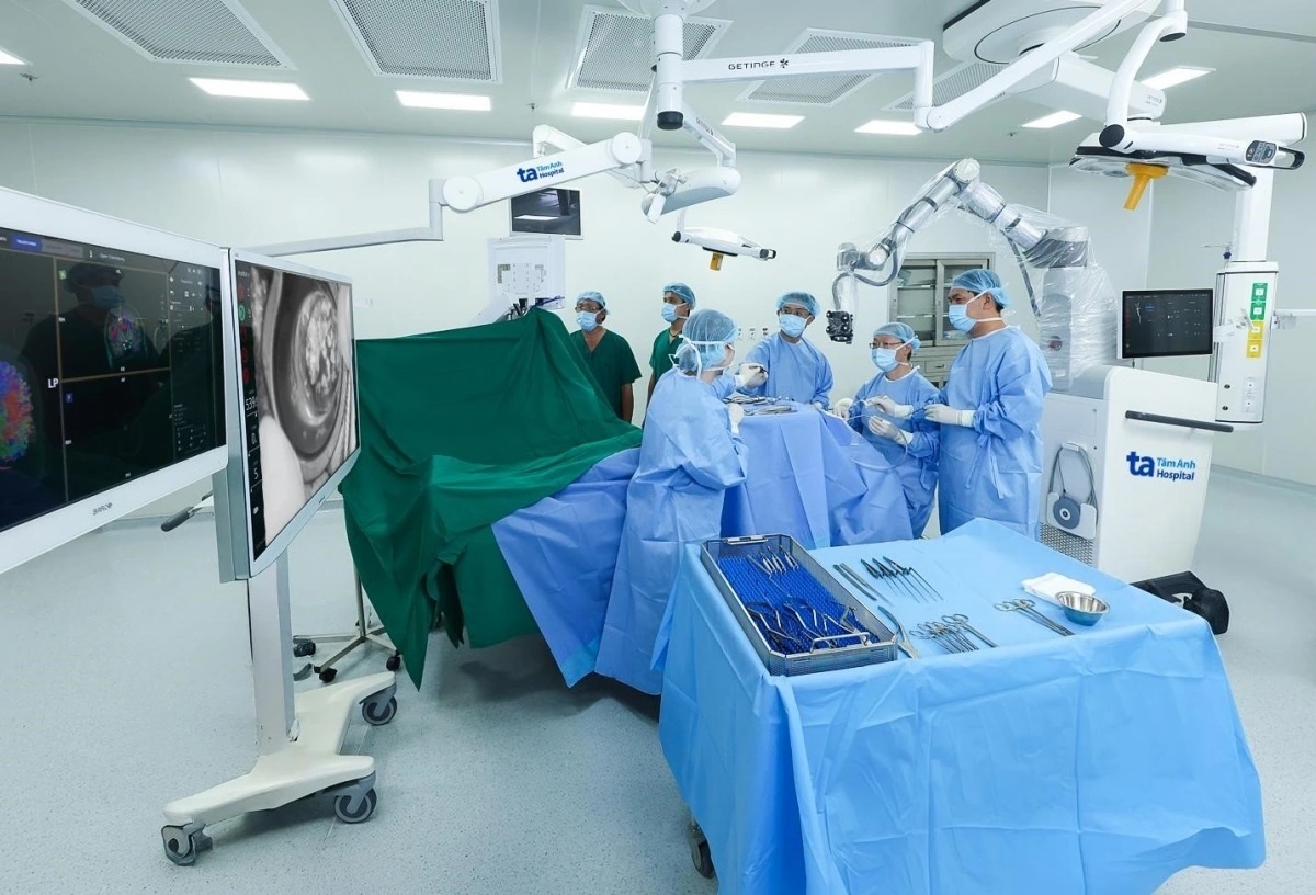 100 ca mổ não và tủy sống bằng Robot AI duy nhất tại Việt Nam
