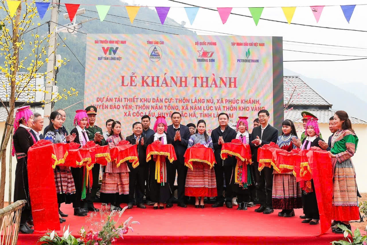 Khánh thành khu tái định cư thôn Làng Nủ, Kho Vàng và Nậm Tông (Lào Cai)