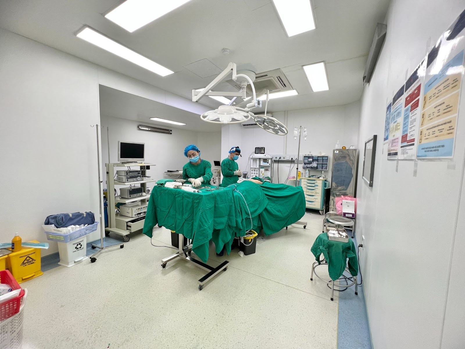 Bác sĩ Cao Ly: Lưu ý quan trọng khi thực hiện combo nâng ngực, hút mỡ Bác sĩ Cao Ly: Lưu ý quan trọng khi thực hiện combo nâng ngực, hút mỡ