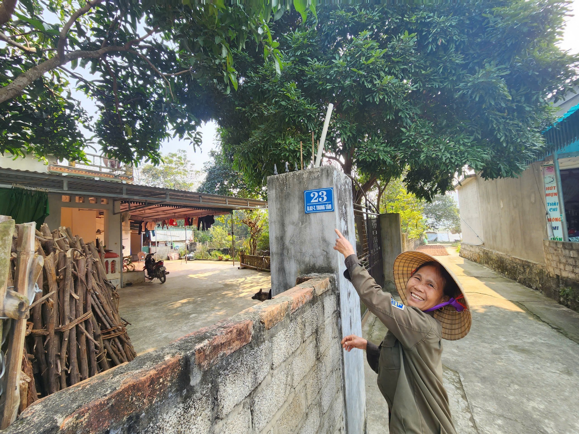 Vốn sinh sống nhiều năm, giờ đây việc cải tạo, nâng cấp hay xây dựng mới nhà của người dân đã trở nên khó khăn do thủ tục xin cấp phép trải qua nhiều cấp? Vốn sinh sống nhiều năm, giờ đây việc cải tạo, nâng cấp hay xây dựng mới nhà của người dân đã trở nên khó khăn do thủ tục xin cấp phép trải qua nhiều cấp?