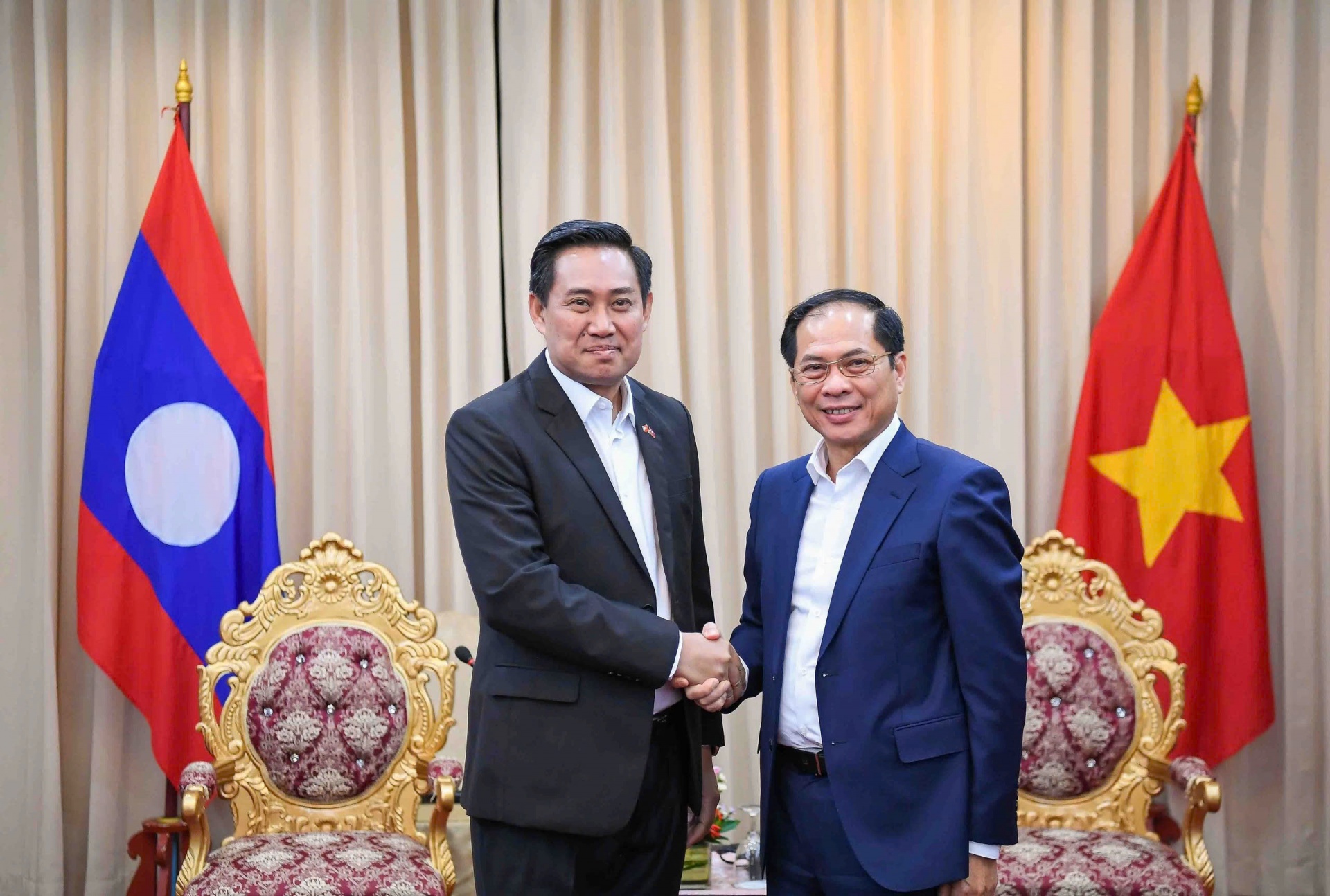 Phó Thủ tướng, Bộ trưởng Ngoại giao Bùi Thanh Sơn tiếp Bí thư, Tỉnh trưởng tỉnh Champasak Alunxay Sunalat